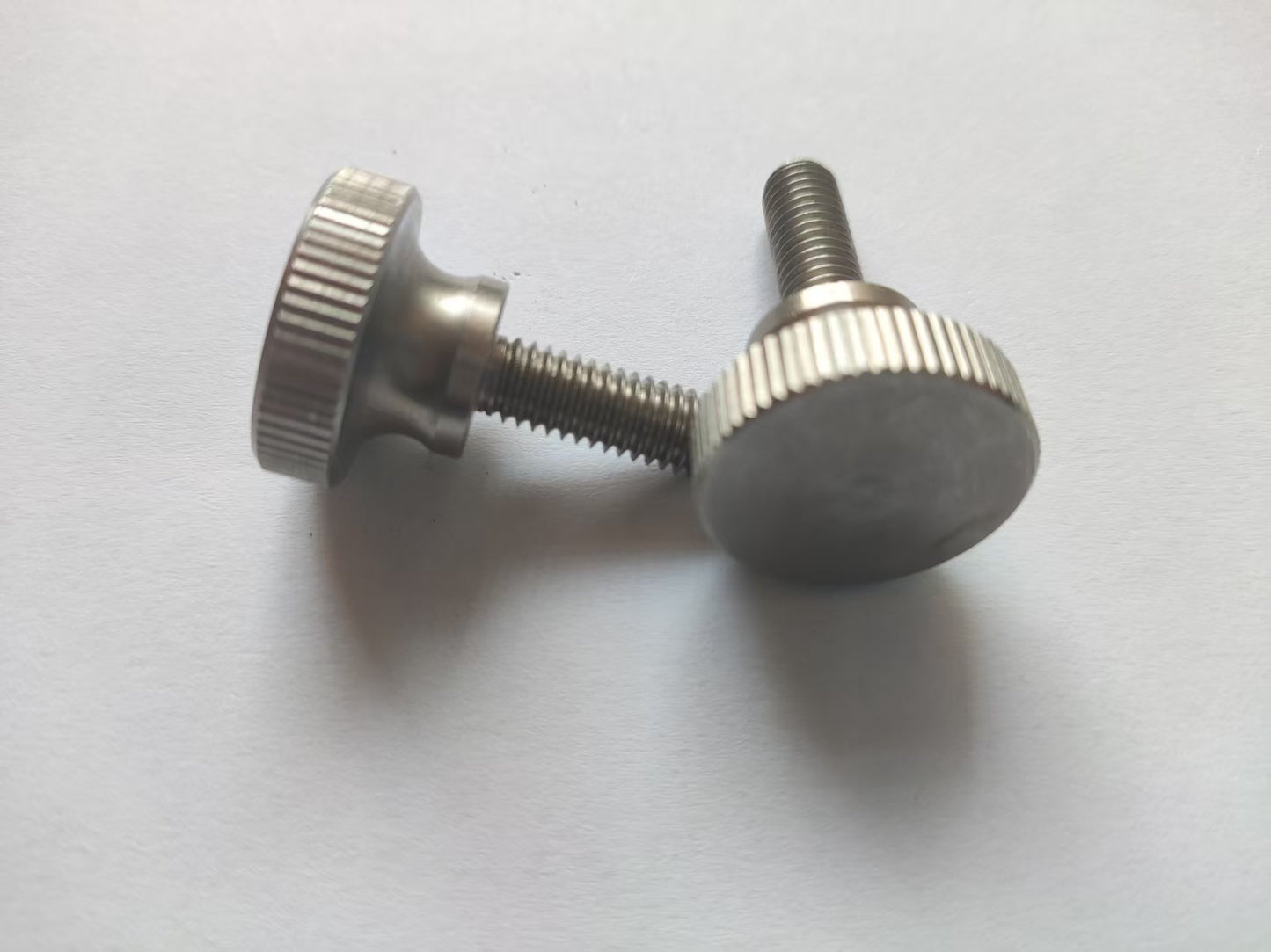 Rake screws for Litter Box